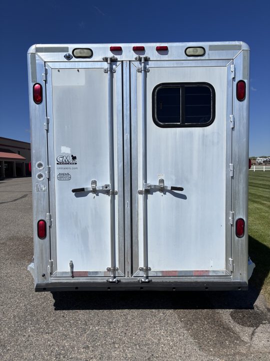 Used 2002 CM Trailers 3H GN Horse Trailer