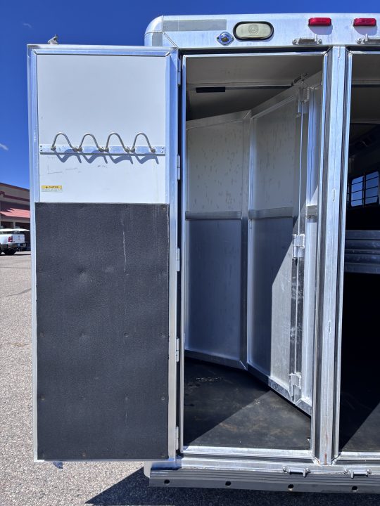 Used 2002 CM Trailers 3H GN Horse Trailer