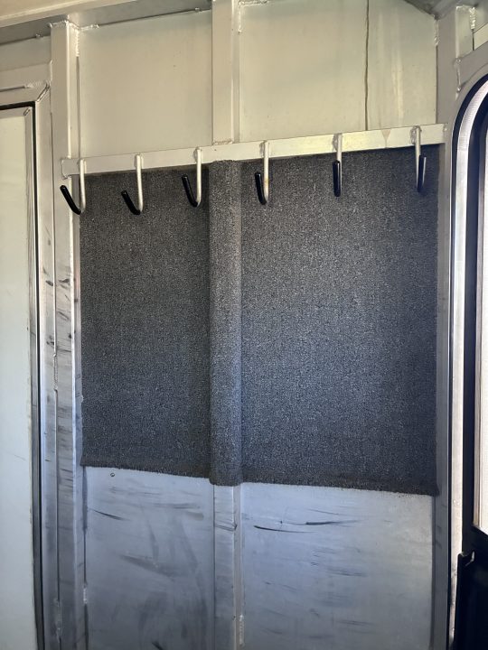 Used 2002 CM Trailers 3H GN Horse Trailer