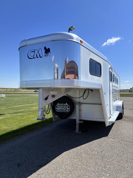 Used 2002 CM Trailers 3H GN Horse Trailer