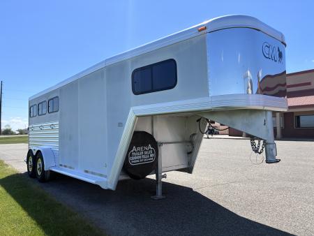 Used 2002 CM Trailers 3H GN Horse Trailer
