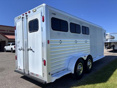 Used 2002 CM Trailers 3H GN Horse Trailer