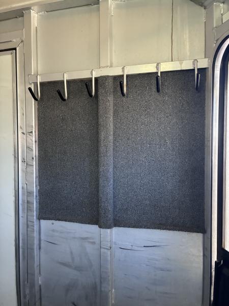 Used 2002 CM Trailers 3H GN Horse Trailer