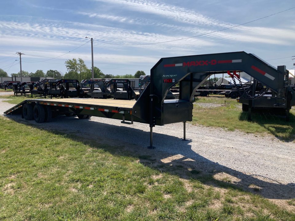 New 2027 MAXX-D 102X34 TANDEM 40K GN HYDROTAIL W/ BLACKWOOD RUNNERS, HYDROJACKS, DISC BRAKES & WIRELESS REMOTE Deckover Trailer