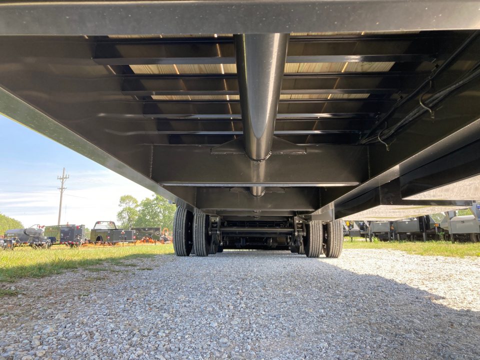New 2027 MAXX-D 102X34 TANDEM 40K GN HYDROTAIL W/ BLACKWOOD RUNNERS, HYDROJACKS, DISC BRAKES & WIRELESS REMOTE Deckover Trailer