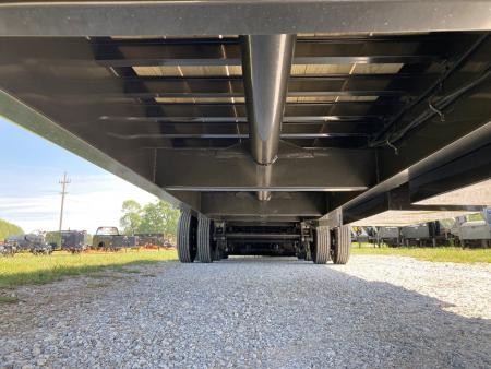 New 2027 MAXX-D 102X34 TANDEM 40K GN HYDROTAIL W/ BLACKWOOD RUNNERS, HYDROJACKS, DISC BRAKES & WIRELESS REMOTE Deckover Trailer