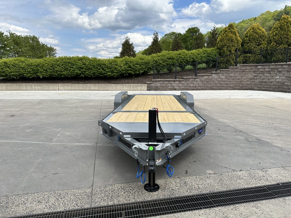 New Diamond C 20' Hydraulic Dampening Tilt with Hydraulic Jack (HDT 207)