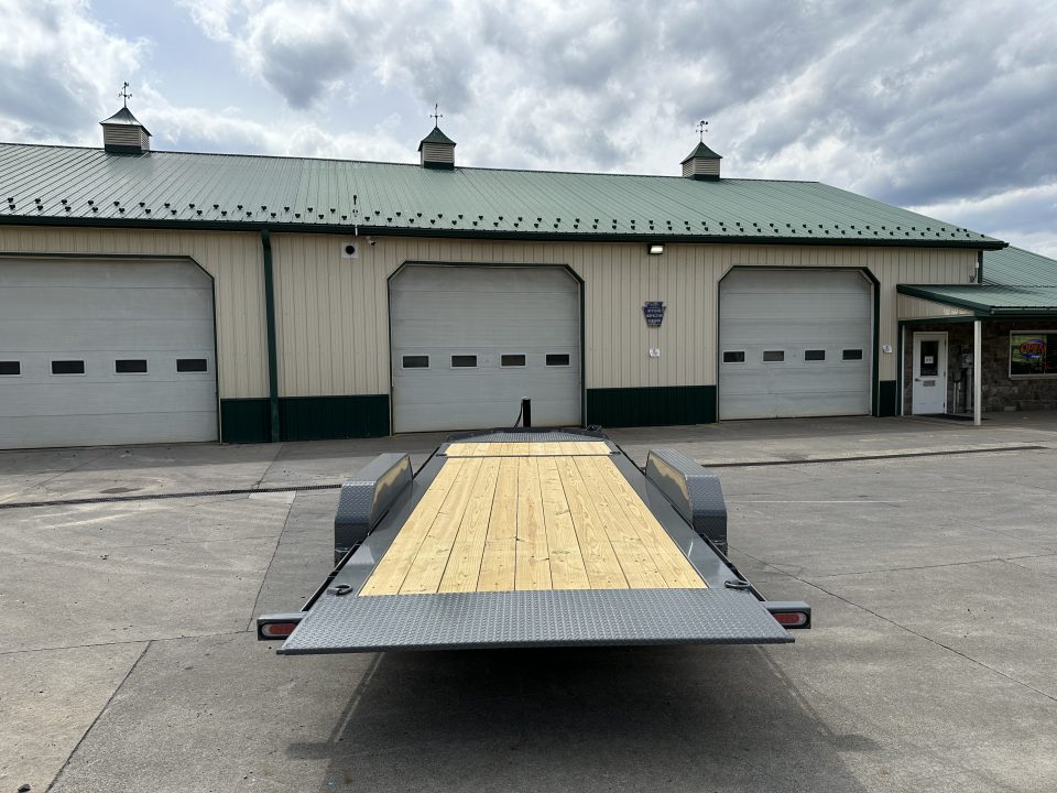 New Diamond C 20' Hydraulic Dampening Tilt with Hydraulic Jack (HDT 207)