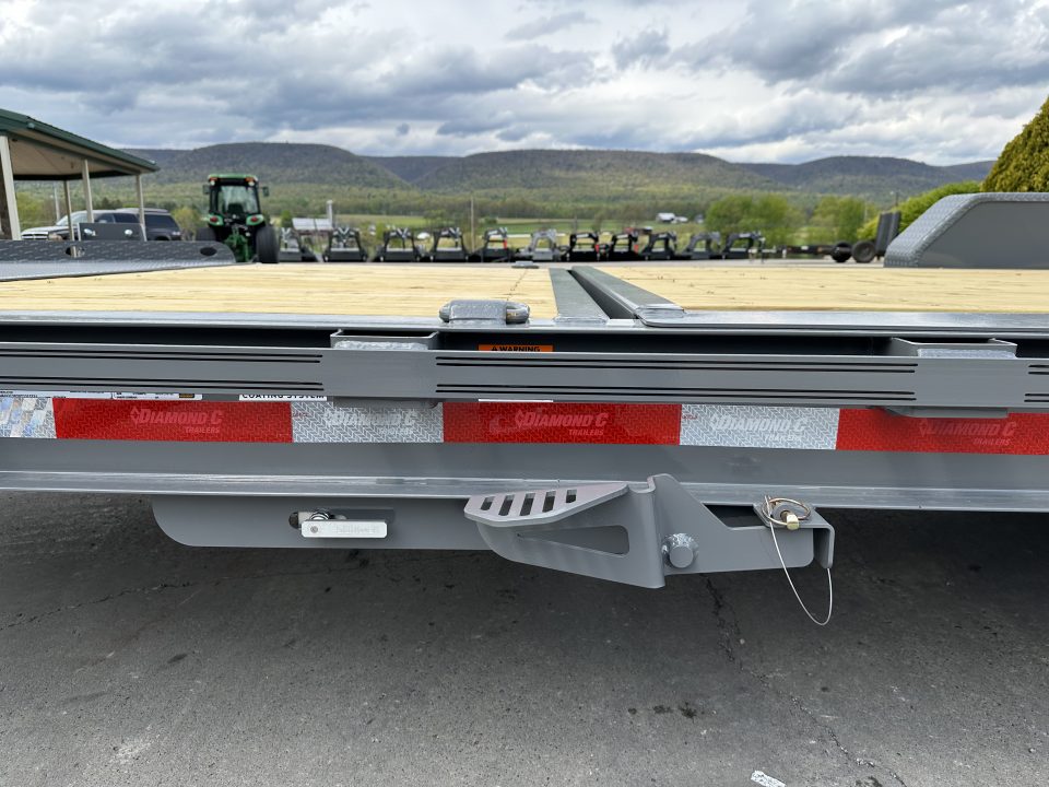 New Diamond C 20' Hydraulic Dampening Tilt with Hydraulic Jack (HDT 207)
