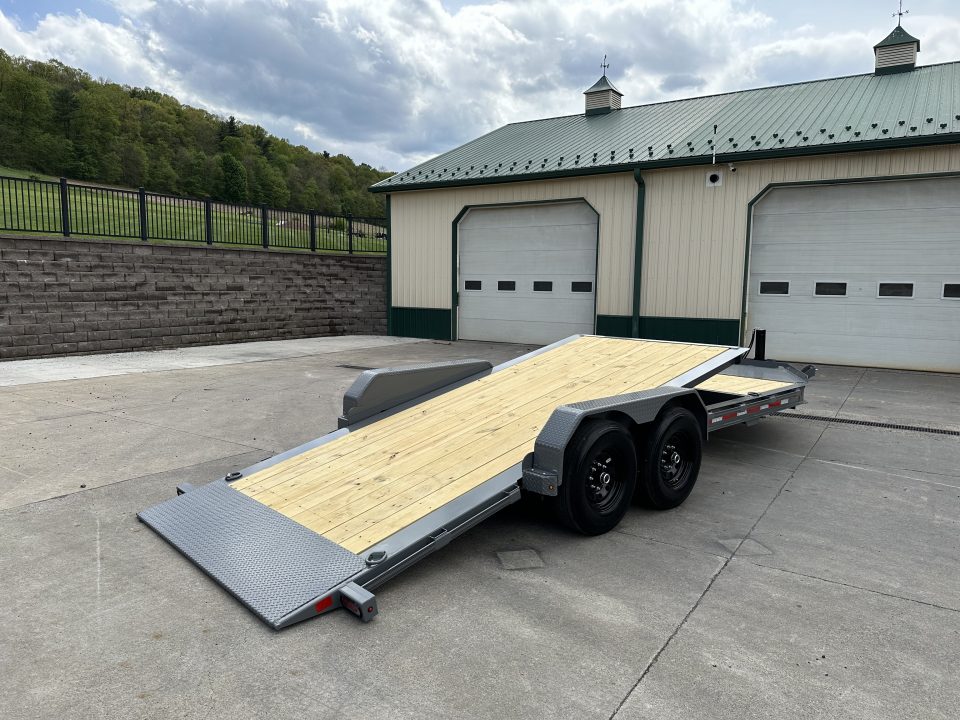 New Diamond C 20' Hydraulic Dampening Tilt with Hydraulic Jack (HDT 207)