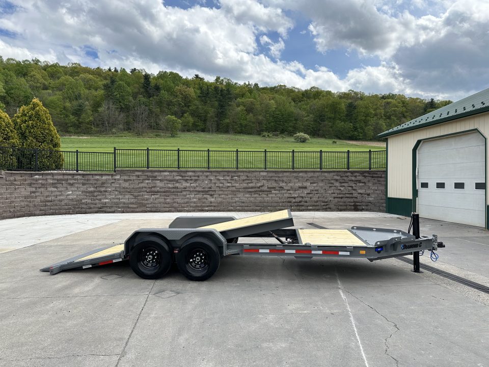 New Diamond C 20' Hydraulic Dampening Tilt with Hydraulic Jack (HDT 207)