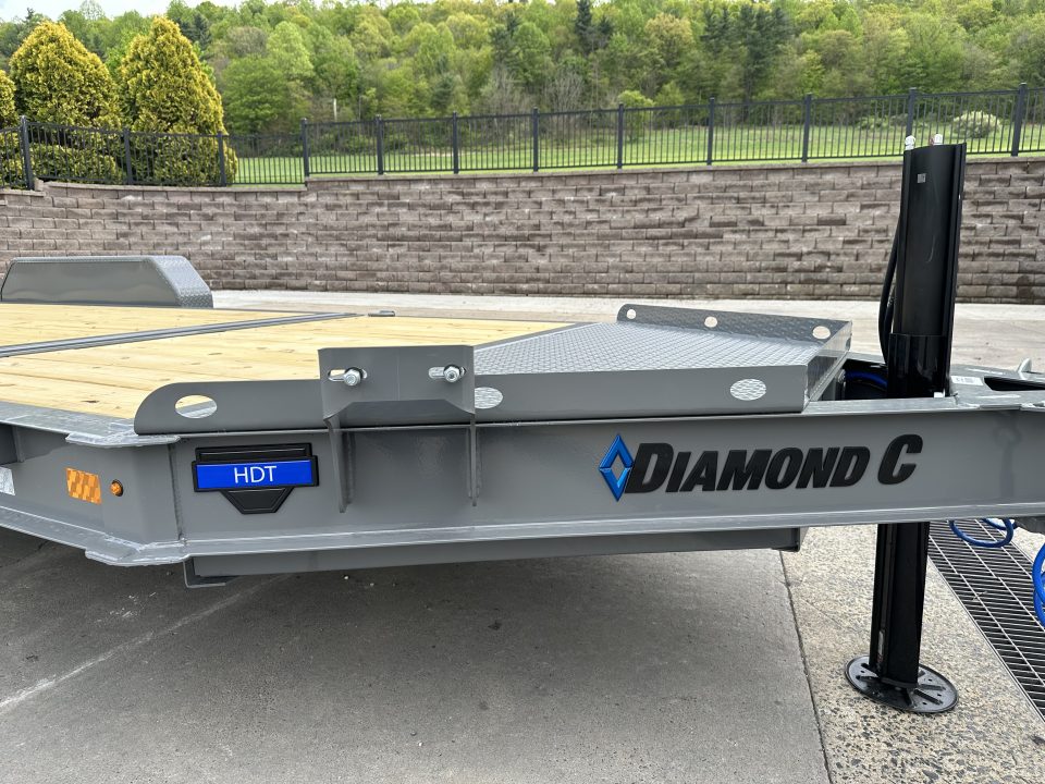 New Diamond C 20' Hydraulic Dampening Tilt with Hydraulic Jack (HDT 207)