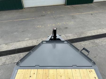 New Diamond C 20' Hydraulic Dampening Tilt with Hydraulic Jack (HDT 207)