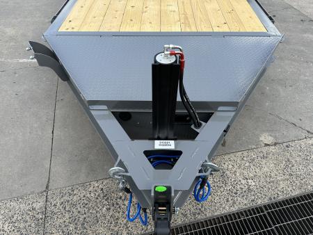 New Diamond C 20' Hydraulic Dampening Tilt with Hydraulic Jack (HDT 207)