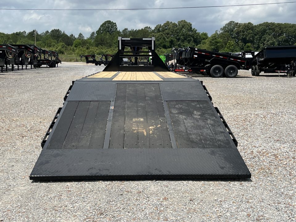 New 2026 Load Trail Gooseneck Trailer | 102" x 32' 24K GVWR