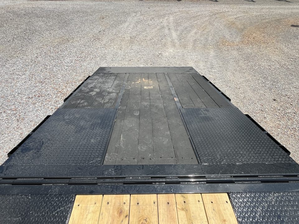 New 2026 Load Trail Gooseneck Trailer | 102" x 32' 24K GVWR