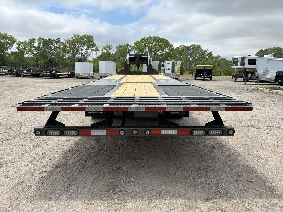 New 2027 MAXX-D YDX 102X32 Flatbed Trailer Hyd Dovetail