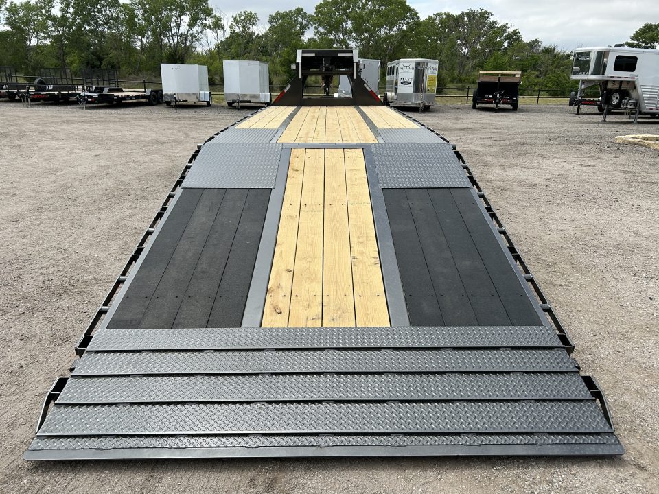 New 2027 MAXX-D YDX 102X32 Flatbed Trailer Hyd Dovetail