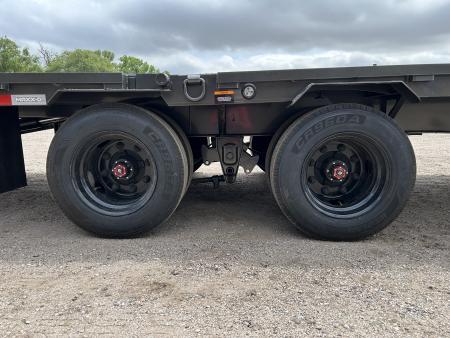 New 2027 MAXX-D YDX 102X32 Flatbed Trailer Hyd Dovetail