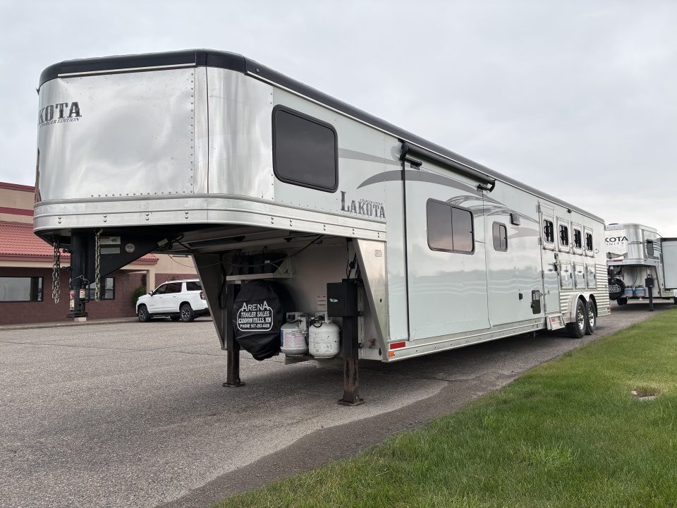 Used 2016 Lakota 4H 15'LQ with Rear Kitchen Horse Trailer