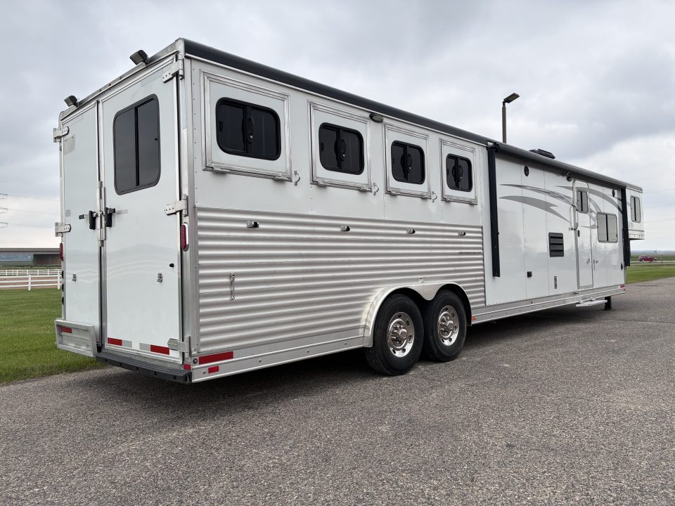 Used 2016 Lakota 4H 15'LQ with Rear Kitchen Horse Trailer
