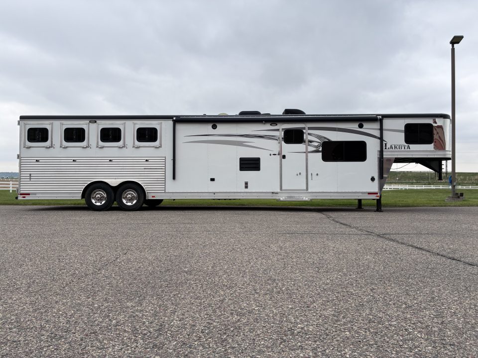 Used 2016 Lakota 4H 15'LQ with Rear Kitchen Horse Trailer