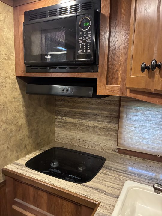 Used 2016 Lakota 4H 15'LQ with Rear Kitchen Horse Trailer