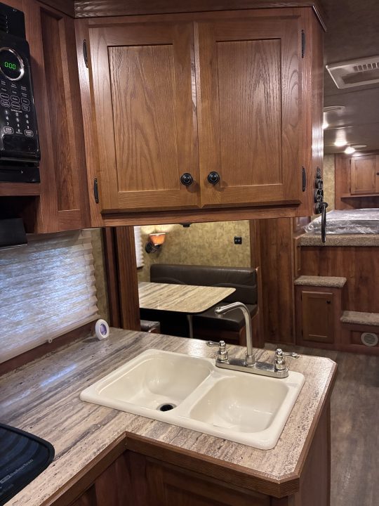 Used 2016 Lakota 4H 15'LQ with Rear Kitchen Horse Trailer