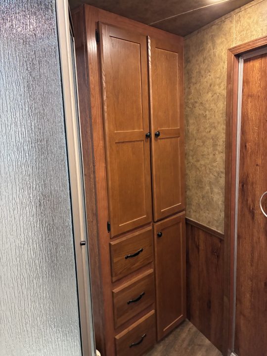 Used 2016 Lakota 4H 15'LQ with Rear Kitchen Horse Trailer