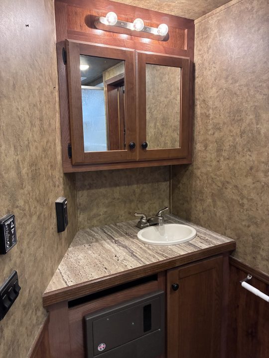 Used 2016 Lakota 4H 15'LQ with Rear Kitchen Horse Trailer