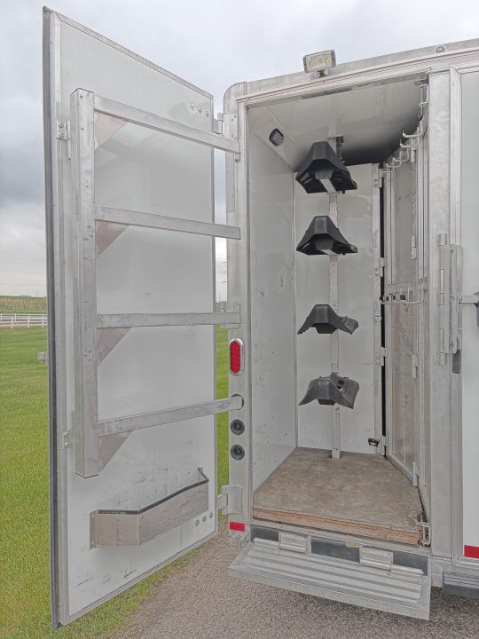 Used 2016 Lakota 4H 15'LQ with Rear Kitchen Horse Trailer