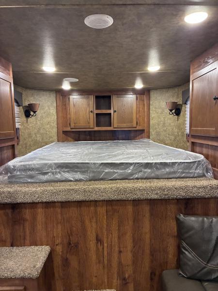 Used 2016 Lakota 4H 15'LQ with Rear Kitchen Horse Trailer