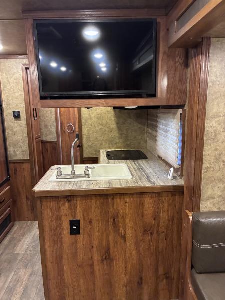 Used 2016 Lakota 4H 15'LQ with Rear Kitchen Horse Trailer