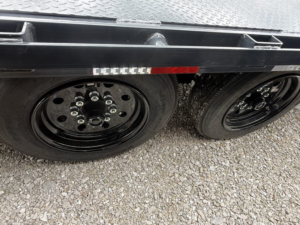 New 2026 Hillcrest Trailers 17.6K 20+5 GN MR Flatbed Trailer