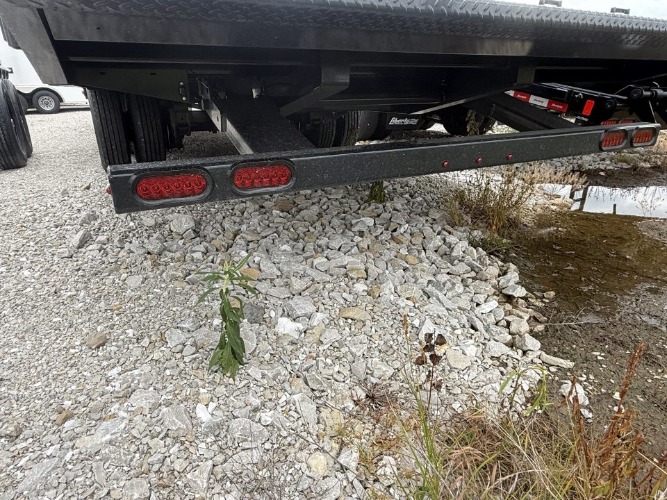 New 2026 Hillcrest Trailers 22.9K 20+12 GN HYD DV Flatbed Trailer