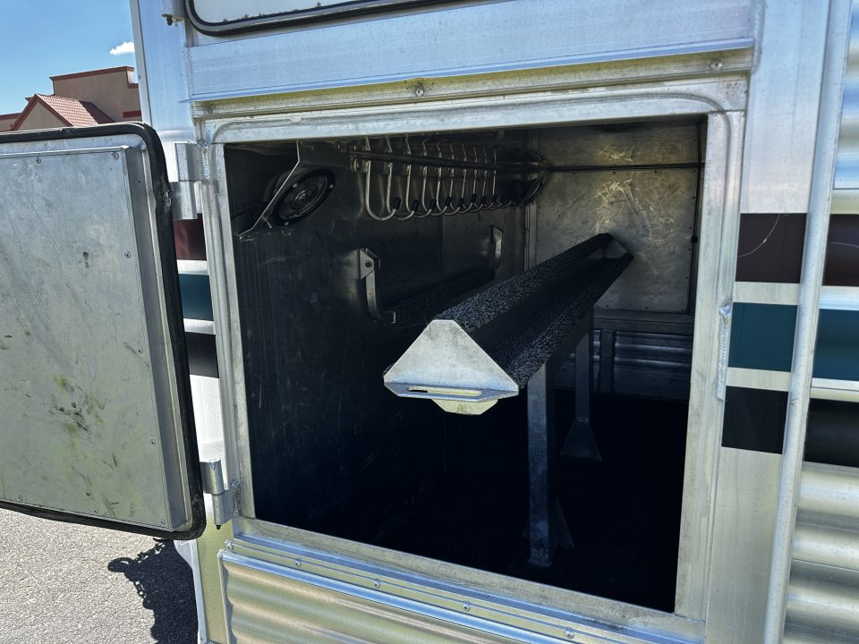 Used 2000 4-Star Trailers 2H Custom Stock Stalls BP Horse Trailer