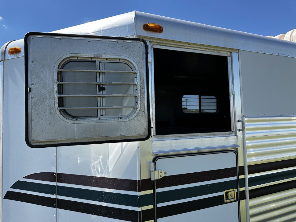 Used 2000 4-Star Trailers 2H Custom Stock Stalls BP Horse Trailer