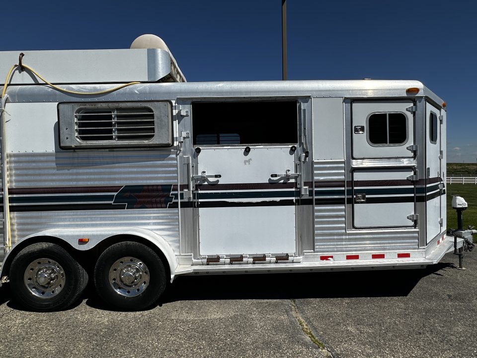 Used 2000 4-Star Trailers 2H Custom Stock Stalls BP Horse Trailer