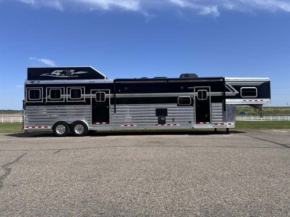 Used 2020 4-Star Trailers 3H 14'LQ with Mid-Tack/Mudroom Horse Trailer
