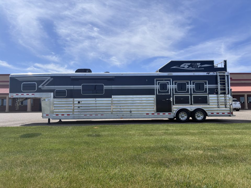 Used 2020 4-Star Trailers 3H 14'LQ with Mid-Tack/Mudroom Horse Trailer