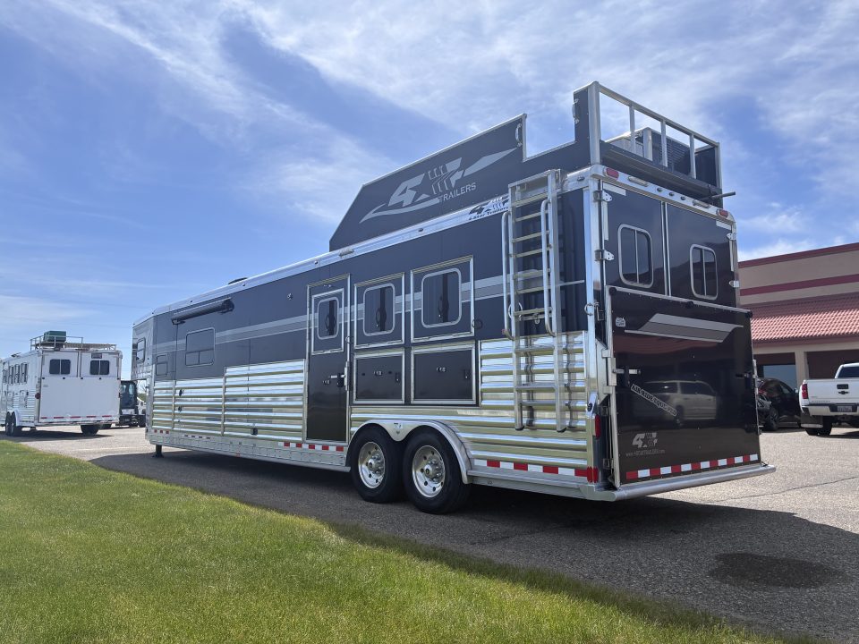 Used 2020 4-Star Trailers 3H 14'LQ with Mid-Tack/Mudroom Horse Trailer