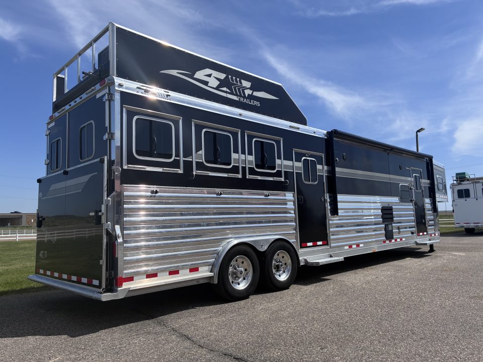 Used 2020 4-Star Trailers 3H 14'LQ with Mid-Tack/Mudroom Horse Trailer