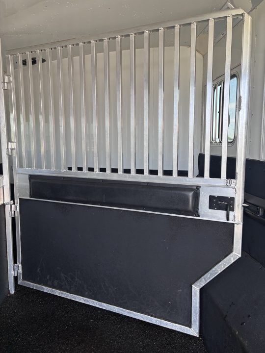 Used 2020 4-Star Trailers 3H 14'LQ with Mid-Tack/Mudroom Horse Trailer