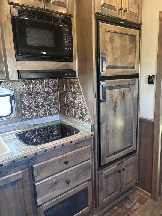 Used 2020 4-Star Trailers 3H 14'LQ with Mid-Tack/Mudroom Horse Trailer