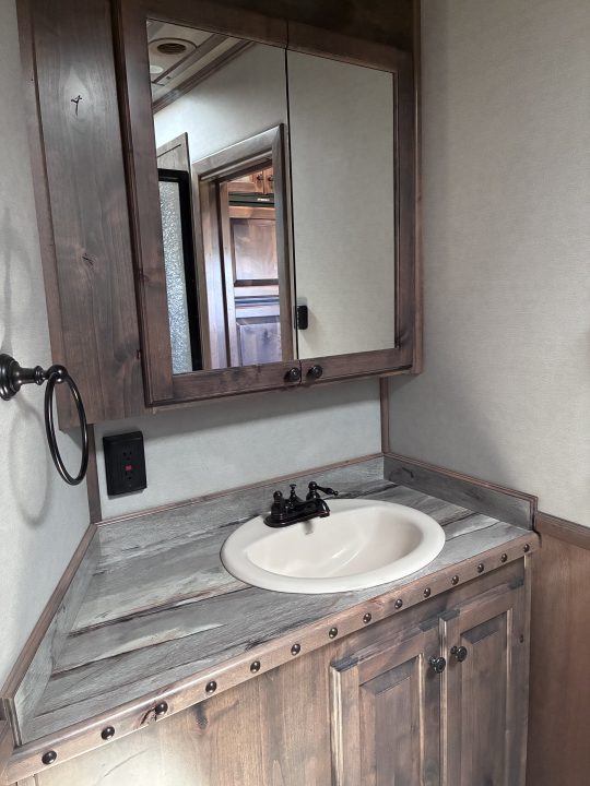 Used 2020 4-Star Trailers 3H 14'LQ with Mid-Tack/Mudroom Horse Trailer