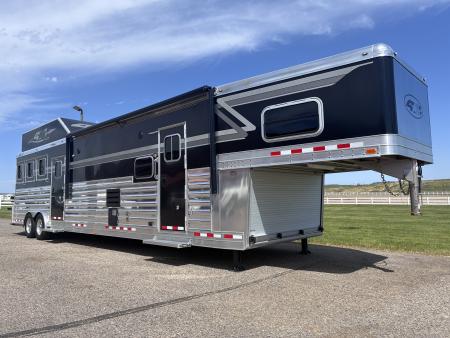 Used 2020 4-Star Trailers 3H 14'LQ with Mid-Tack/Mudroom Horse Trailer