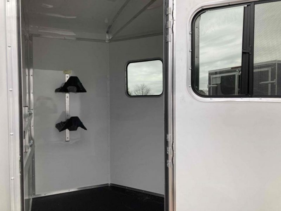 New Homesteader 214FB 2 Horse Direct Load Warmblood Horse Trailer