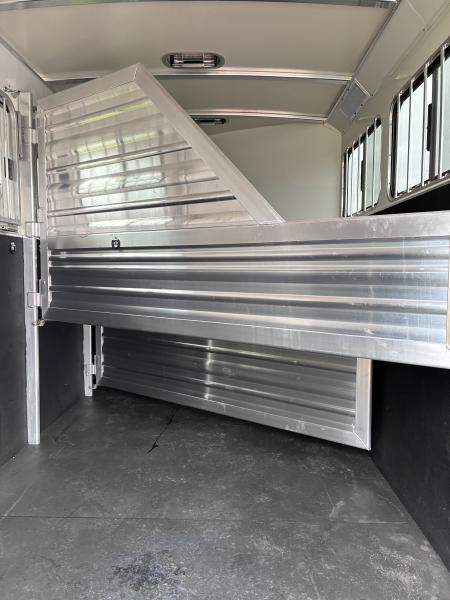 New 2027 Cimarron Trailers 3 Horse Gooseneck Horse Trailer