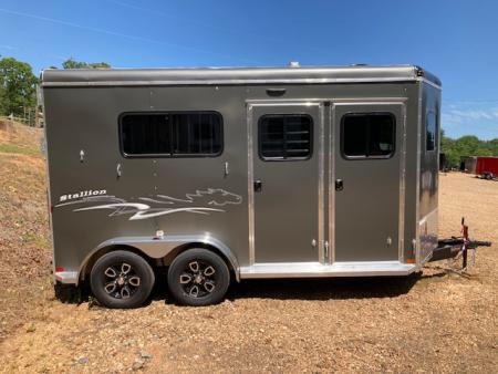 New Homesteader 214FB 2 Horse Direct Load Warmblood Horse Trailer