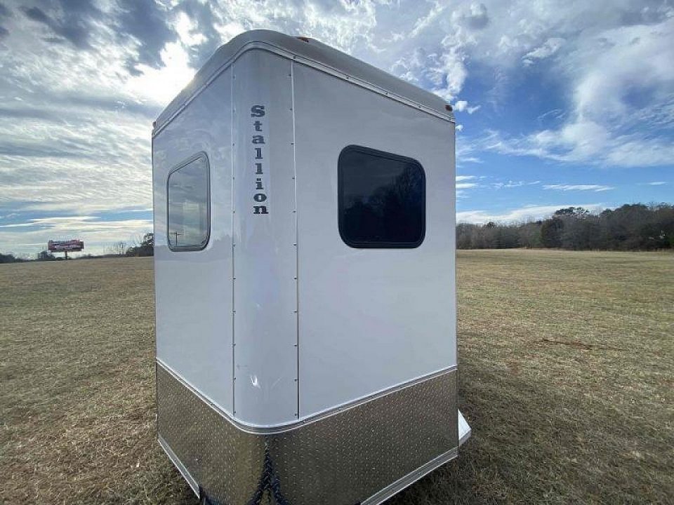 New Homesteader 214FB 2 Horse Direct Load Warmblood Horse Trailer